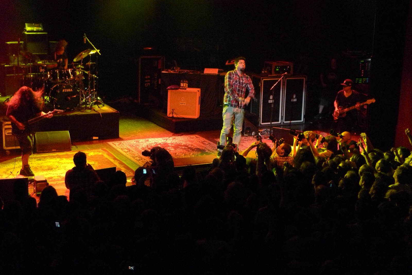 Deftones mistura gíria do hip-hop com nome de grupo dos anos 1950