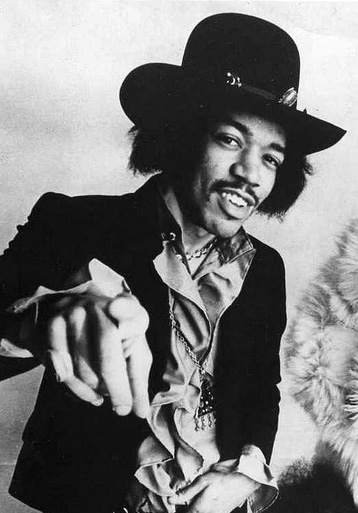 O dia em que Jimi Hendrix botou fogo na própria guitarra
