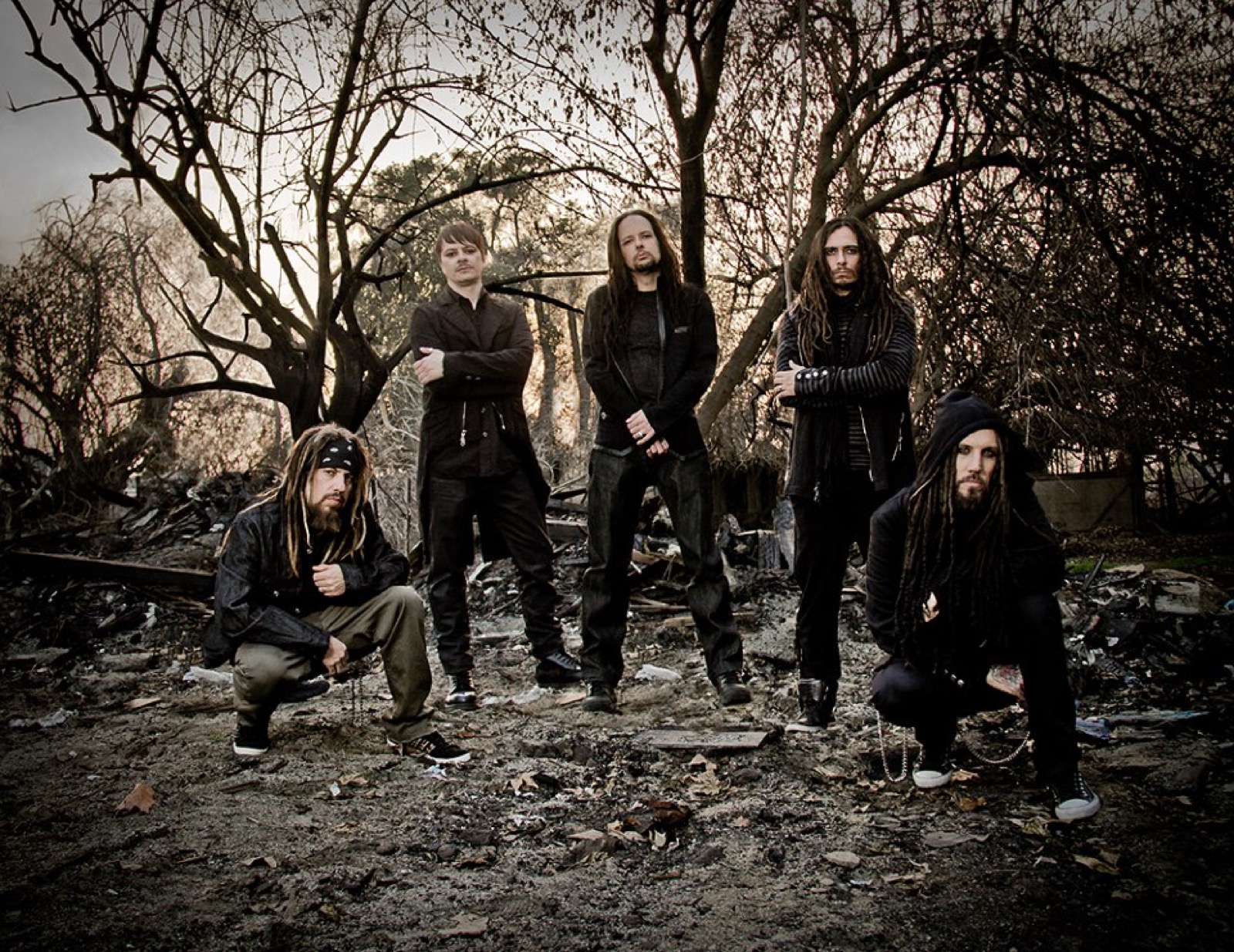 Jonathan Davis desenhou o logo do Korn com a mão esquerda e um giz de cera
