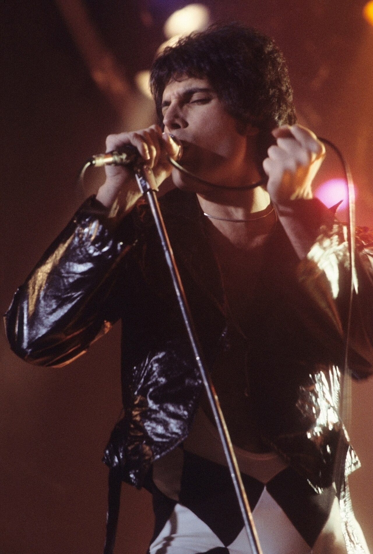 Como o Queen transformou 19 minutos no Live Aid em uma aula de estádio