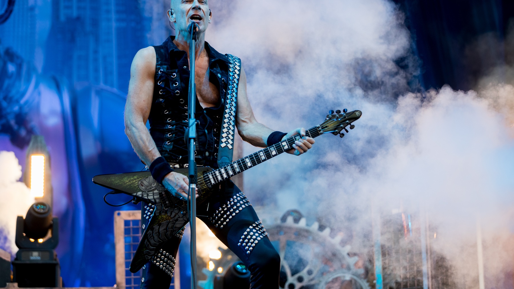 Accept celebra 50 anos com 50 convidados em releituras dos clássicos