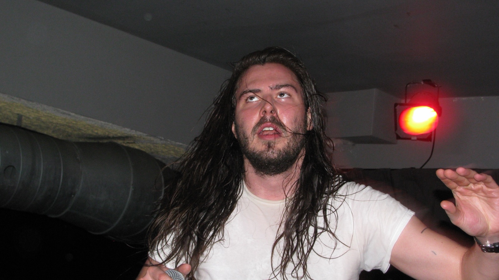 Andrew W.K. volta após cinco anos com álbum instrumental de jazz-noir