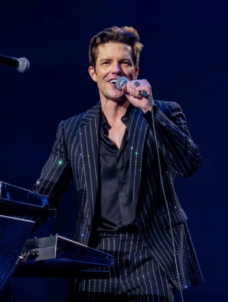 Brandon Flowers, do The Killers, mergulha no country e anuncia disco solo 'THRASHER'