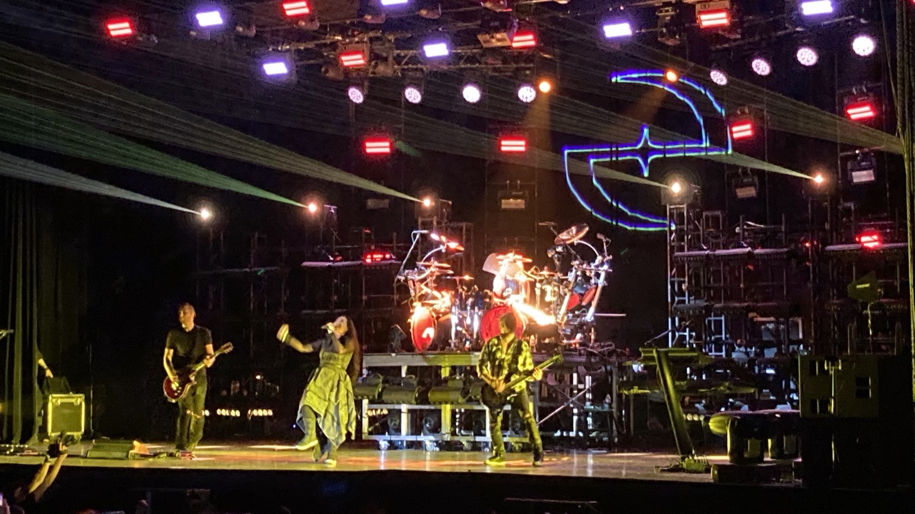 Evanescence leva a energia da turnê ao clipe de 'Tell Me When You've Had Enough'