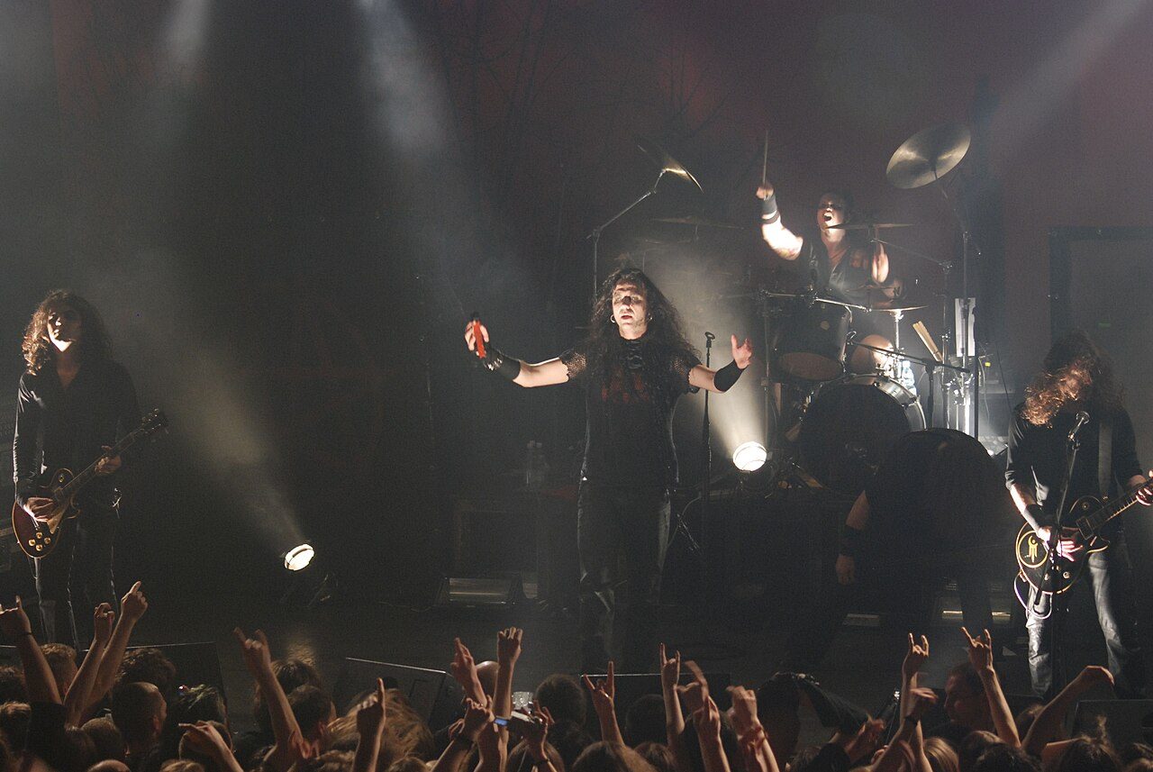 Moonspell volta ao gótico puro em 'Far from God', seu 13º disco