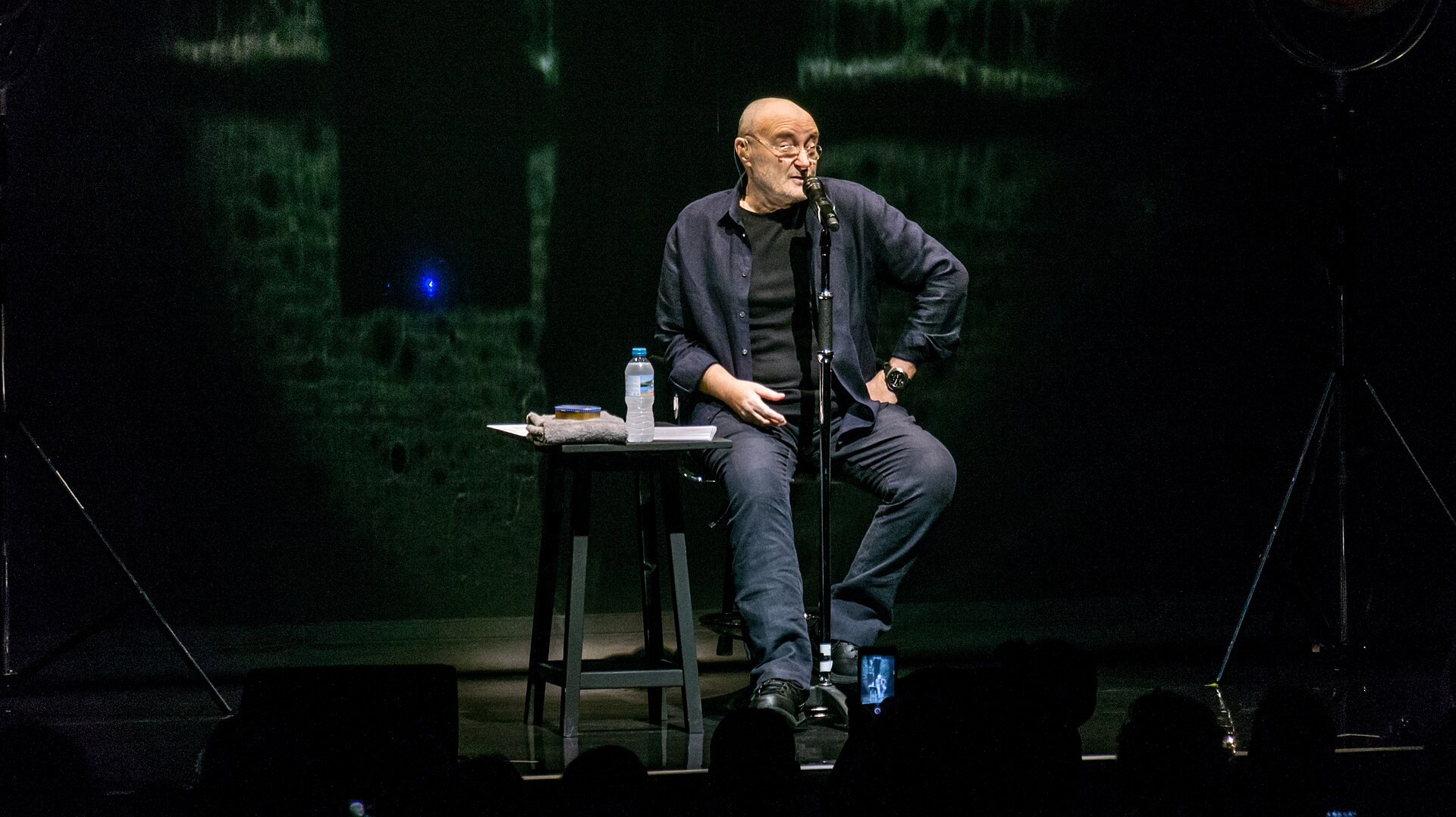 Phil Collins revela crise de saúde que o deixou em estado crítico em 2024