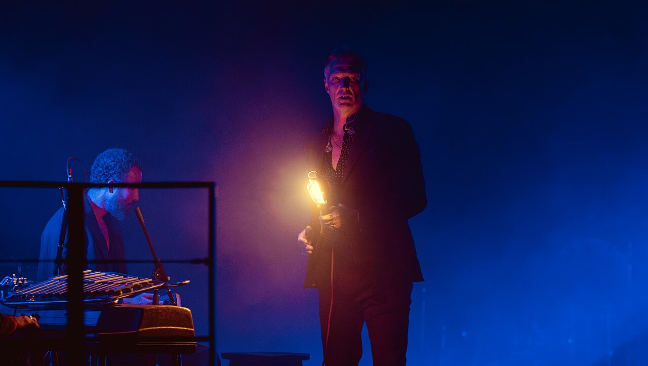 Queens of the Stone Age anuncia 'Perfecth' e lança a faixa 'Insignificant Other'