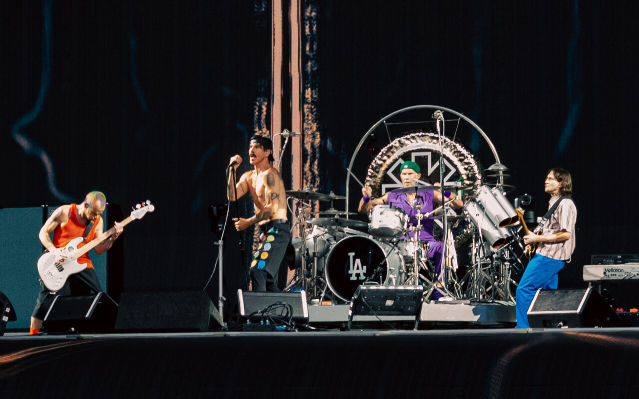 Red Hot Chili Peppers estendem a turnê de estádios para 2026 e acenam nova era